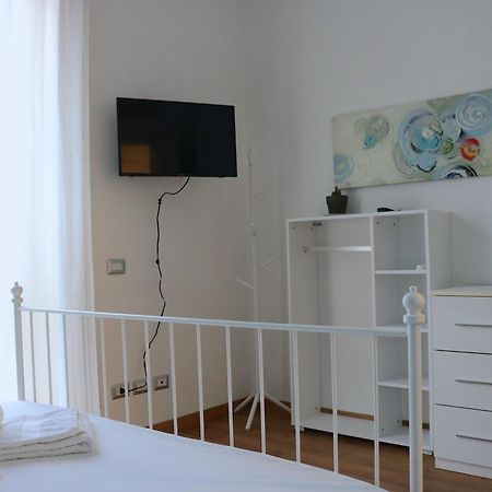 מילאנו Lovely Navigli Studio With Balcony - Via Carlo Torre מראה חיצוני תמונה